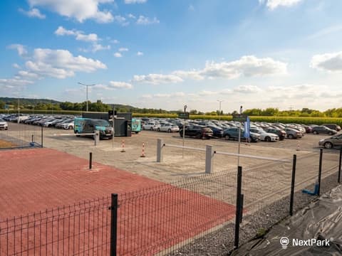 L1 Parking Balice