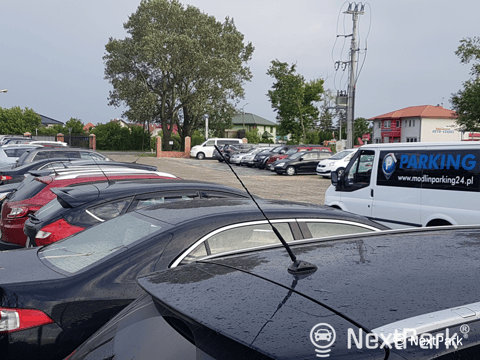 Parking Modlin P24