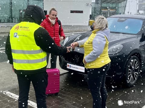 Parking Blisko lotniska - Door to Door