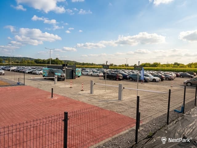 L1 Parking Balice