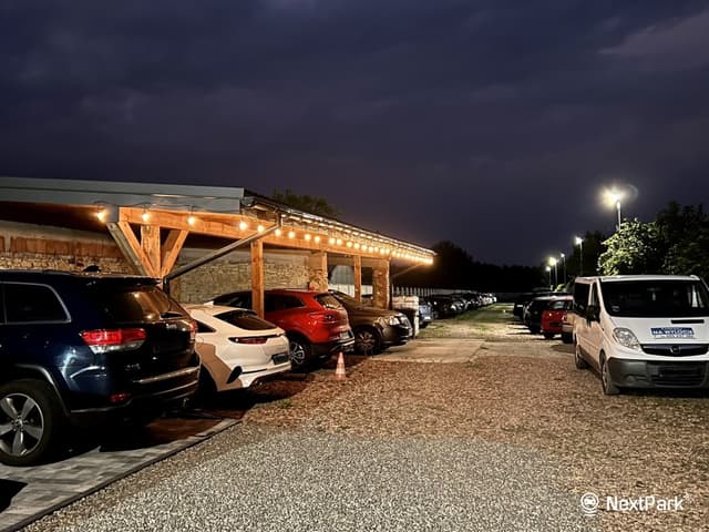 Parking Na Wylocie I Noclegi