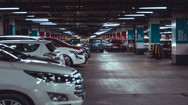 Ile kosztuje parking przy lotnisku w Poznaniu?