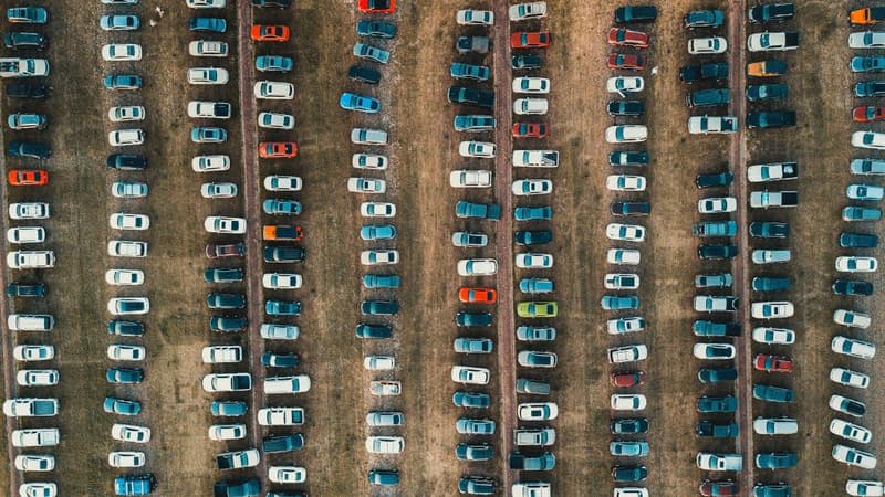 Ile kosztuje parking na lotnisku w Modlinie?
