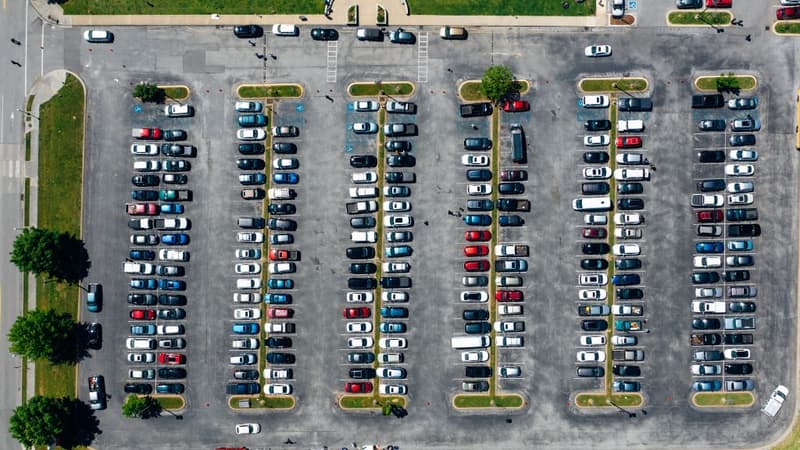 Parkingi lotniskowe - poradnik dla podróżnych