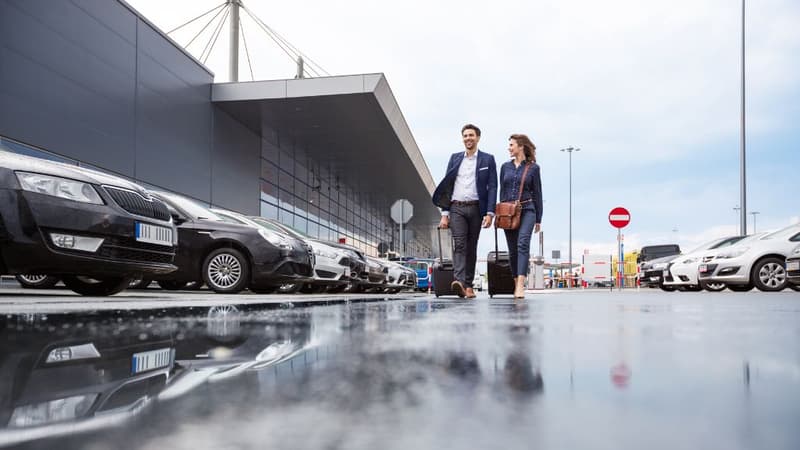 Czy parking długoterminowy jest dalej od lotniska niż krótkoterminowy? Sprawdź, jaką opcję postoju wybrać