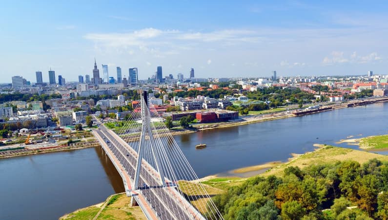 Czy lotnisko Okęcie będzie zlikwidowane? Przyszłość polskich portów lotniczych