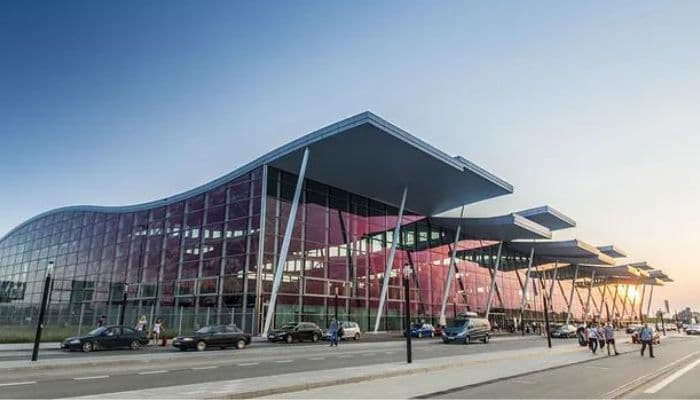 Najtańszy parking Strachowice - Jak znaleźć niedrogi parking lotnisko Wrocław?