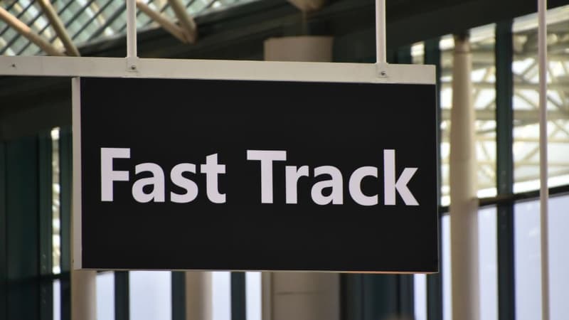 Czy Fast Track na Lotnisku Chopina jest dostępny dla wszystkich?