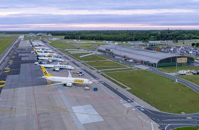 Darmowy parking Lotnisko Modlin - Gdzie zostawić samochód Warszawa Modlin?
